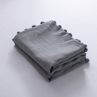 Taie d'oreiller minimaliste et mignonne à pompons, 100 % polyester, couleur unie, douce et légère, pour la maison, l'hôpital, l'hôtel