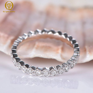 Bague unisexe au design unique, deux styles très populaires, en or blanc 18 carats, sertissage en canal, diamant de laboratoire de haute qualité couleur D avec IGI - Product Image 2