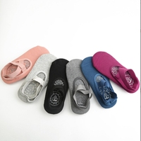 WUYANG FACTORY Gros Grip Logo Coton Fait Rayures Conception Personnalisée Antidérapant Antidérapant Porter Des Chaussettes De Yoga Confortables