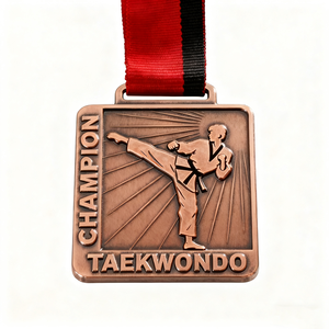 Medallas deportivas de Taekwondo galvanizadas con forma cuadrada de Honor personalizadas Victoria a granel hecha en China Kicking Pose Kickboxing Medalla - Product Image 4