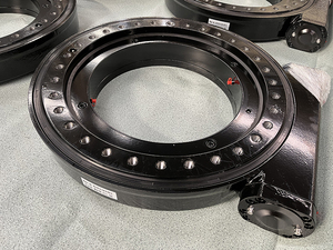 WEA12 <b>Worm</b> Drive Slewing Gear Slewing Drive With Enclosed Housing - Product Image 3
