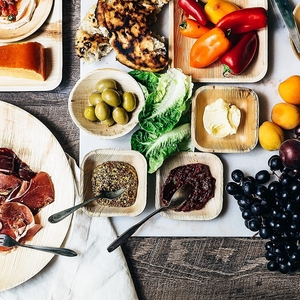 Bols jetables en feuilles de palmier Bols biodégradables carrés et plateaux d'assiettes en feuilles de palmier compostables - Product Image 3