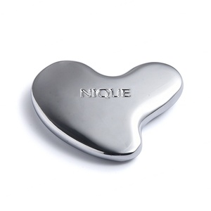 เครื่องนวดหน้ารูปหัวใจสำหรับใช้ในบ้าน ทำจากสแตนเลส ช่วยยกกระชับใบหน้า ลดเลือนริ้วรอย แผ่นกัวซาสีเงิน - Product Image 6