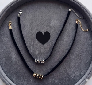Adornos elegantes y minimalistas para el cuello, cadena de gargantilla de terciopelo negro combinada con colgantes en espiral de tono plateado para mujer, para la noche - Product Image 1