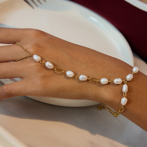 สร้อยข้อมือมุก โซ่ทอง มุกน้ำจืดสีขาว เครื่องประดับสตรี สวมใส่ได้ทุกวัน ดีไซน์ทรงเรขาคณิต - Product Image 3
