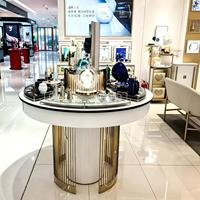Étagères et présentoirs de parfums haut de gamme - Solutions de design personnalisables pour les espaces de vente de marques premium