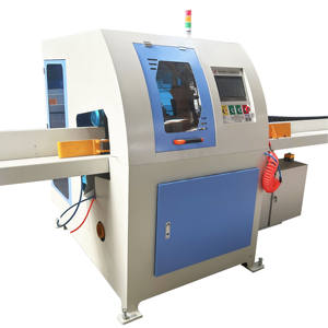 Notre <span class=keywords><strong>scie</strong></span> à onglets à commande numérique prend en charge les coupes obliques, droites <span class=keywords><strong>et</strong></span> transversales, idéale pour les lignes de production de palettes en bois - Product Image 3