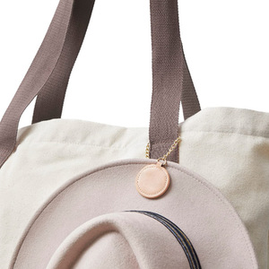 Nouvelle pince à chapeau portable en cuir PU, pince magnétique multifonction pour manteau et chapeau, adaptée à une utilisation en extérieur, pour chapeau de soleil, paille ou autres types de chapeaux. - Product Image 2