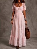 Robe élégante et stylée pour femmes grandes tailles, à manches courtes bouffantes, en jacquard tridimensionnel, raffinée et délicate