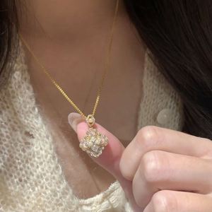 แหวนมุกทรงใบโคลเวอร์ 4 แฉก สไตล์เรโทรหรูหรา ปรับขนาดได้ ดีไซน์เนอร์จิวเวลรี่ หินธรรมชาติ ชุบทอง ทันสมัย เหมาะสำหรับงานปาร์ตี้ - Product Image 6