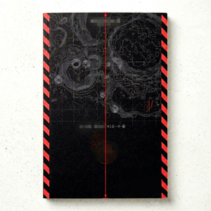 El Manual Definitivo del Sistema Operativo Intelli de C. Hughes, con Cubierta a Rayas Negras y Rojas, Tapa Dura, Impresión Digital - Product Image 2