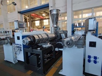Machine d'extrusion plastique à vendre, extrudeuse conique à double vis, moteur et boîte de vitesses pour la production de tuyaux en PVC, puissance 37 kW, garantie 2 ans
