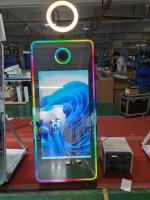 2026 New Metal Magic Mirror Photo Booth Layar Sentuh Selfie Booth untuk Sewa Acara Pesta Pernikahan dengan Dukungan Printer