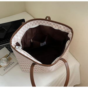 Nouveauté 2025 – <span class=keywords><strong>Sac</strong></span> à main <span class=keywords><strong>de</strong></span> <span class=keywords><strong>luxe</strong></span> en cuir PU pour femme, avec fermeture éclair, bandoulière unique, <span class=keywords><strong>sac</strong></span> messager fourre-tout, doublure en polyester, très tendance - Product Image 2