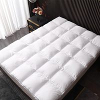 Surmatelas en mousse à mémoire de forme déchiquetée respirante et douce de taille King avec couvre-matelas antidérapant pour hôtels