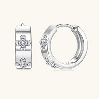 Boucles d'oreilles créoles tendance trèfle à quatre feuilles en argent S925 plaqué or avec micro-incrustation de moissanite 1,5 mm VVS1 couleur D pour femme - Vente en gros