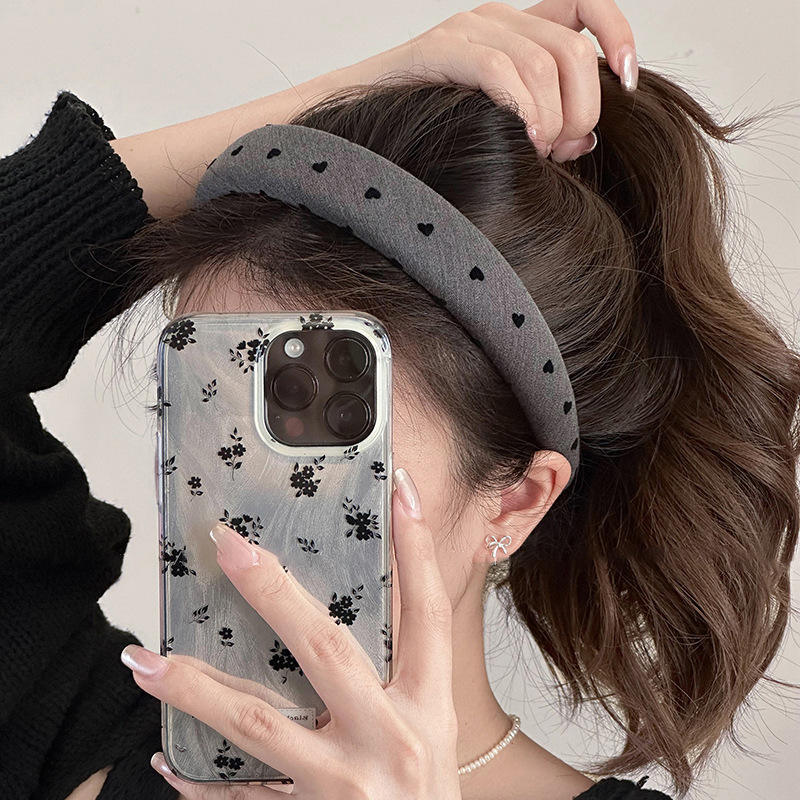 5 gray hearts 3cm wide