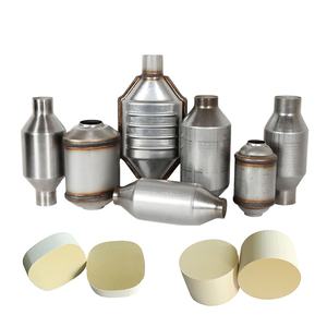 Универсальный каталитический конвертер, 2 упаковки, 2 дюйма каталитический конвертер на входе/выходе с портом O2 и тепловым щитком, корпус из нержавеющей стали - Product Image 1