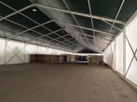 Tente de stockage logistique : Gardez vos marchandises au sec et en sécurité – Structure en aluminium à travée libre, assemblage sans soudure pour les cours de distribution