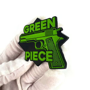 Tedarikçi toptan özel yüksek kaliteli <span class=keywords><strong>Metal</strong></span> emaye <span class=keywords><strong>Pin</strong></span> tabanca tabanca şekiller <span class=keywords><strong>Pin</strong></span> rozetleri özel tasarım kendi Logo yaka iğneler - Product Image 3