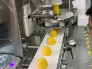 Machine à glace mochi multifonctionnelle automatique haute productivité, facile à nettoyer, pour usine alimentaire, cuisine centrale, snack-<span class=keywords><strong>bar</strong></span> - Product Image 2