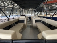 Bateau ponton en aluminium soudé de 9 m (30 pieds) avec canapé, évier, barbecue, moteur hors-bord diesel et télécommande