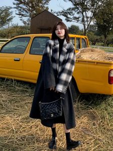 Femmes 2025 automne hiver nouveau <span class=keywords><strong>manteau</strong></span> en <span class=keywords><strong>laine</strong></span> lambrissé à carreaux <span class=keywords><strong>noir</strong></span>-Trench surdimensionné mi-long élégant - Product Image 4