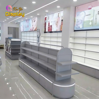 Étagères de présentation cosmétiques modernes réglables à plusieurs niveaux avec éclairage LED, présentoir à maquillage robuste pour les boutiques de beauté et les centres commerciaux