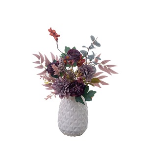 Bouquet de fleurs artificielles Scarlet Twilight en tissu tissé plastique pour mariage et décoration intérieure CF02128 - Product Image 5