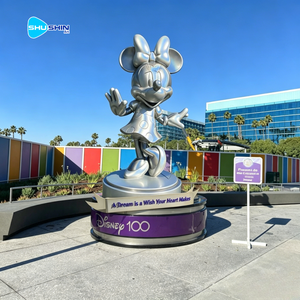 Scultura Personalizzata di Topolino e Minnie in Fibra di Vetro e Resina Ecologica per Esposizione Interna ed Esterna - Product Image 4