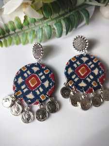 Pendientes de tela redondos modernos hechos a mano peso ligero con colgantes de monedas listos para enviar estilo étnico Jhumkas - Product Image 5