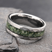 DRX Schmuck Maßgefertigte Großhandels 8MM/6MM Wolframstahlringe mit Moosachat-Einlage, Gehämmerte Wolframkarbid-Eheringe für Herren