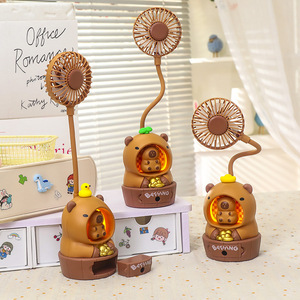พัดลมตั้งโต๊ะคาปิบาร่าการ์ตูนพร้อมไฟ พัดลมพกพาแบบชาร์จไฟผ่าน USB สำหรับเด็ก - Product Image 2
