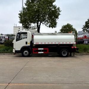 Mini HOWO LHD 5000L/5CBM/5M3 Oil Diesel Boswer Tanker Truck with Fuel Dispenser for Sale - Product Image 3