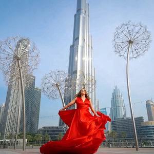 ชุดเดรสสีแดงสุดอลังการสำหรับถ่ายภาพในดูไบ บรจ์ คาลิฟา พร้อมด้วยผู้หญิงสง่างามในชุดราตรีผ้าซาตินทรงยาวพลิ้วไหว - Product Image 1