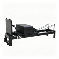 Cama de Pilates Reformer con Riel Exterior de Aluminio Negro y Caja Auxiliar para Ejercicios de Core, Corrección de Postura y Práctica de Fitness