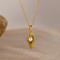 Collier personnalisé de bijoux de perles incrustées de conques sur l'océan Collier de conque en acier inoxydable doré plaqué or 18K pour femmes
