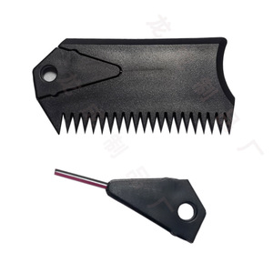 Peigne à cire pour planche de surf LCO-SPORT, plastique noir, pour l'entretien et le cirage des planches de surf - Product Image 2