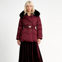 Veste matelassée pour femme - Manteau d'hiver élégant rouge bordeaux avec ceinture papillon et grand col en fourrure, parka matelassée en forme de cœur - Logo personnalisé