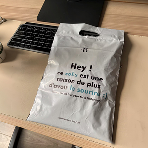 Sobres de Poliéster Blancos Personalizados con la Frase "Hey Smile", Precio de Fábrica y Muestra Gratis, Entrega Rápida para Tiendas en Línea - Product Image 1