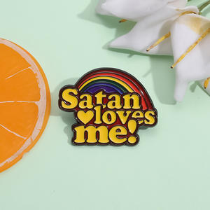 El nuevo Pin de solapa Hot <span class=keywords><strong>Satan</strong></span> Loves Me, accesorios con palabras personalizadas, alfileres artesanales de <span class=keywords><strong>Metal</strong></span> de dibujos animados, insignia, letra, Pin de esmalte suave, Arco Iris - Product Image 3