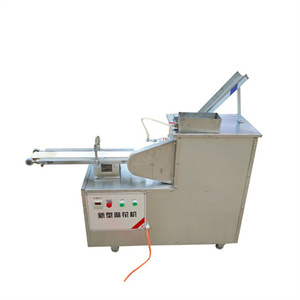 Machine de fabrication de snacks entièrement automatique, machine commerciale pour la production de torsades de pâte frites - Product Image 3