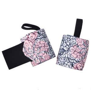 Muñequeras Deportivas Ajustables con Logotipo Personalizado de Anime Berserk para Entrenamiento, Levantamiento de Pesas y Gimnasio - Product Image 4