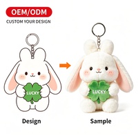 Porte-clés en peluche personnalisé, chiot blanc avec pull rayé, chaîne dorée, OEM, faible MOQ, directement de l'usine, breloque de sac en peluche douce