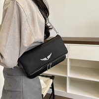 Nouveau Sac à Bandoulière/Travers en Polyester, Style Français Classique, Tendance, Polyvalent, avec Chaîne et Rabat, Design Aile, pour le Commerce Transfrontalier