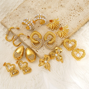 Pendientes de Acero Inoxidable con Perlas y Lazo en Forma de Corazón, Estilo Lujoso y Moderno, Venta al Por Mayor EH154 - Product Image 2