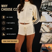 Conjunto Deportivo de Punto para Mujer, Sudadera con Cierre Completo y Cuello Alto, Pantalones Cortos, Logotipo Personalizado, Rayas en Contraste, Atuendo Casual de Verano