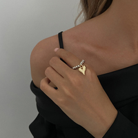 Nouvelle Bague Tendance Élastique avec Perles CCB et Breloque Cœur en Métal, Taille Unique, Bijou Quotidien Doux et Tendance pour Femme