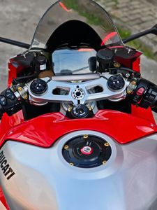 Potente Motocicleta <span class=keywords><strong>Ducati</strong></span> V4 de <span class=keywords><strong>1000cc</strong></span> Impulsada por Combustible, Lanzamiento Directo del Fabricante - Product Image 3