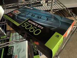 Scheda Grafica da Gaming RTX 5060 con Logo Personalizzato OEM, 8GB GDDR7, Doppia Ventola, PCIe 4.0 x16, Disponibile all'Ingrosso - Product Image 6